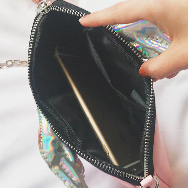 Сладка мини чанта с метална верижка и с анимационно изображение