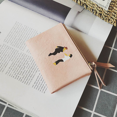 Мини дамски портфейл в пет цвята с изображение