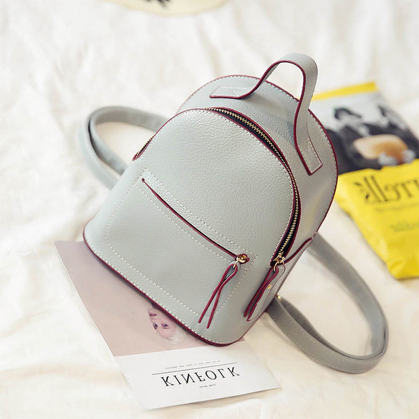 Μικρό γυναικείο σακίδιο σε καθαρό σχέδιο και σε τρία χρώματα