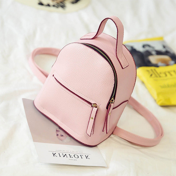 Μικρό γυναικείο σακίδιο σε καθαρό σχέδιο και σε τρία χρώματα