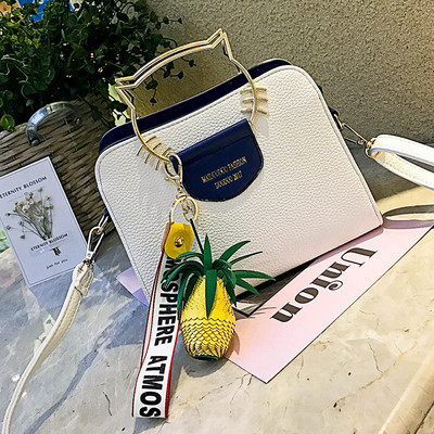 Красива дамска чанта в пет цвята с декорация