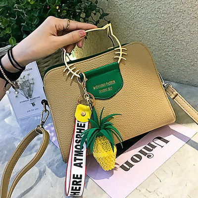 Красива дамска чанта в пет цвята с декорация