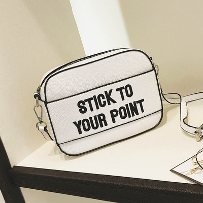 Ежедневна дамска чанта в три цвята с надпис