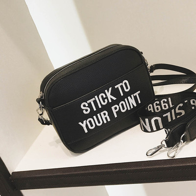 Ежедневна дамска чанта в три цвята с надпис