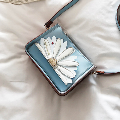 Мини дамска чанта в четири цвята, подходяща за ежедневие