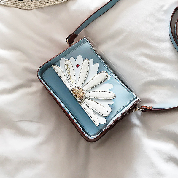 Мини дамска чанта в четири цвята, подходяща за ежедневие