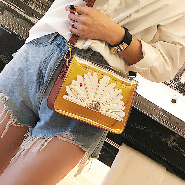 Мини дамска чанта в четири цвята, подходяща за ежедневие