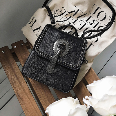 Μοντέρνο γυνακείο σακίδιο σε πολλά χρώματα με φούντα