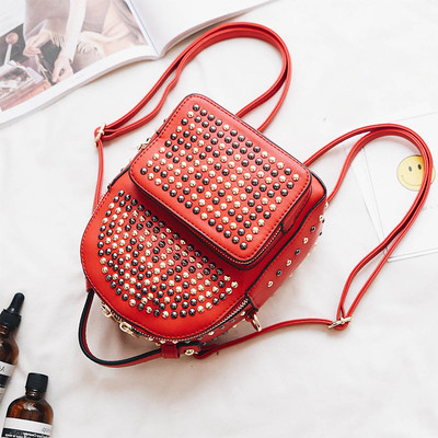 Όμορφο γυναικείο σακίδιο με τετράχρωμη διακόσμηση με χάντρες