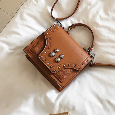 Мини дамска чанта с метална декорация в четири цвята