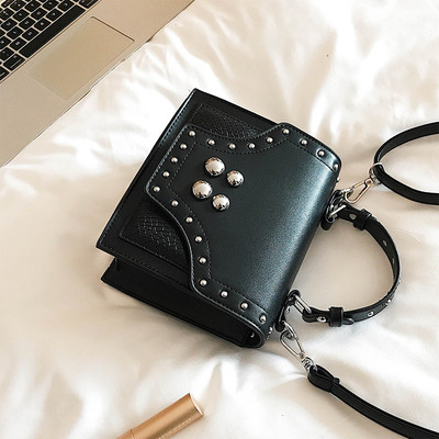 Мини дамска чанта с метална декорация в четири цвята