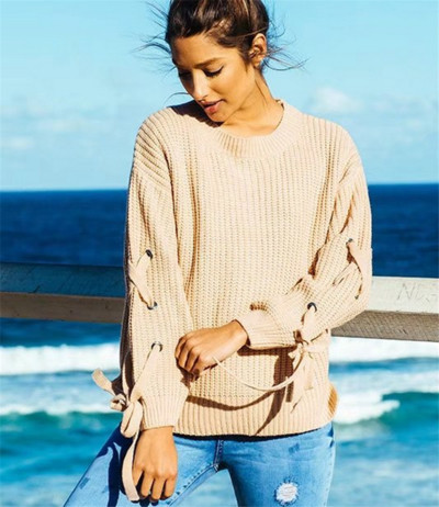 Много интересен дамски ежедневен пуловер с стилни връзки по ръкавите