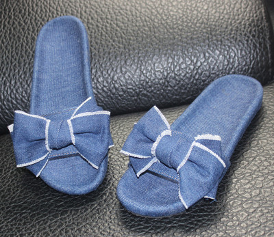 Γυναικείες  πανέμορφες παντόφλες με ενδιαφέρουσα και κομψή κορδέλα