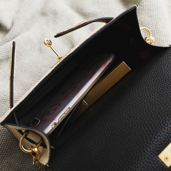 Сладка малка чанта в три модела с два вида дръжки 