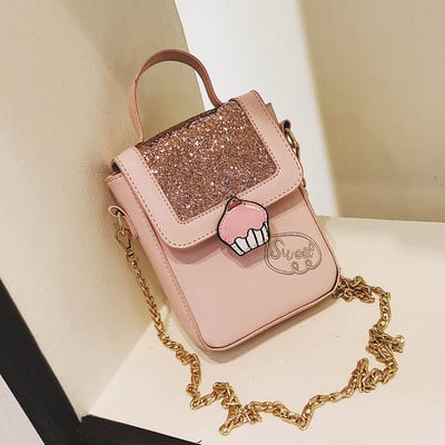 Стилна дамска чанта с метална дръжка и лъскави части