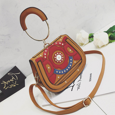 Много красива дамска малка чанта с кръгла метална дръжка и в четири цвята