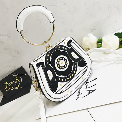 Много красива дамска малка чанта с кръгла метална дръжка и в четири цвята