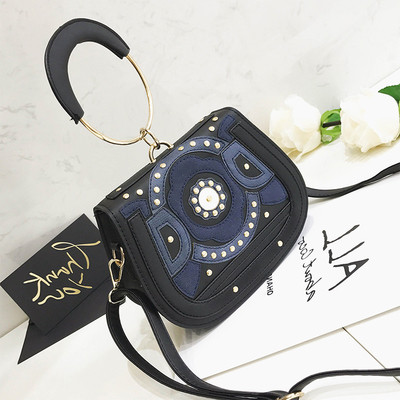 Много красива дамска малка чанта с кръгла метална дръжка и в четири цвята