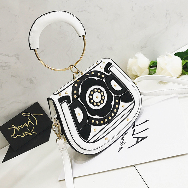 Много красива дамска малка чанта с кръгла метална дръжка и в четири цвята