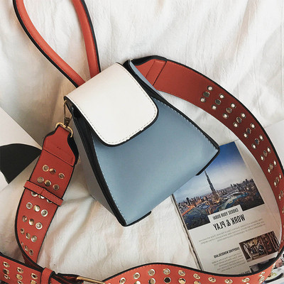 Мини дамска чанта с широка дръжка с декорация и в три разцветки