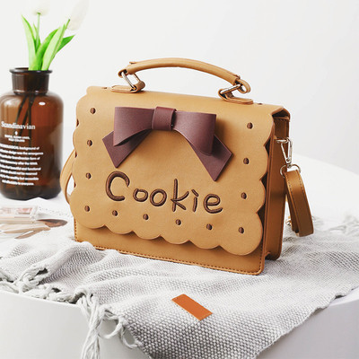 Много сладка дамска чанта с надпис и панделка в два цвята