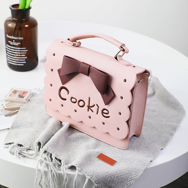 Много сладка дамска чанта с надпис и панделка в два цвята