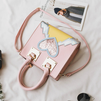 Красива дамска чанта с декорация сърце, в черен, зелен и розов цвят