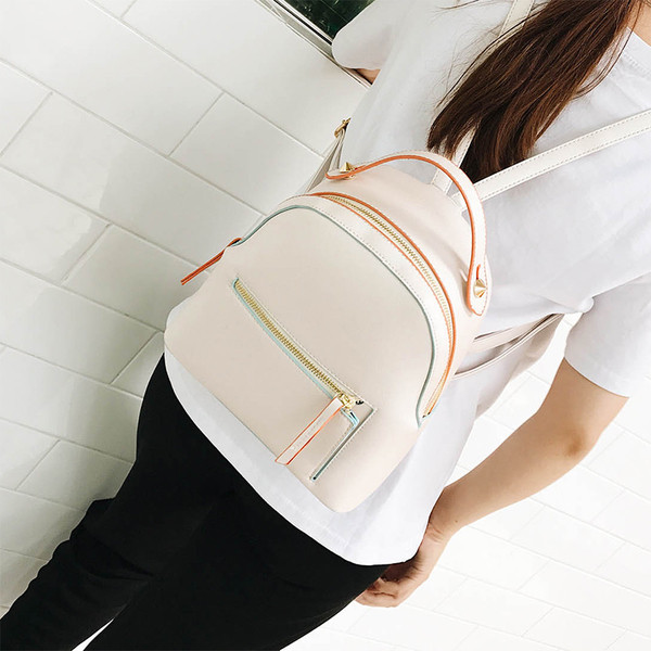 Μικρό γυναικείο σακίδιο σε απλό μοντέλο σε δύο χρώματα