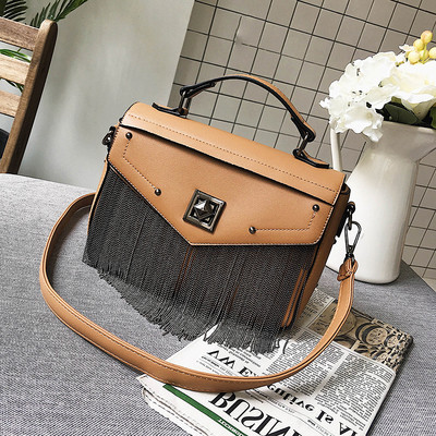 Красива чанта за дамите с метални елементи в три цвята