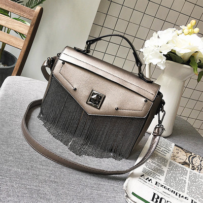 Красива чанта за дамите с метални елементи в три цвята