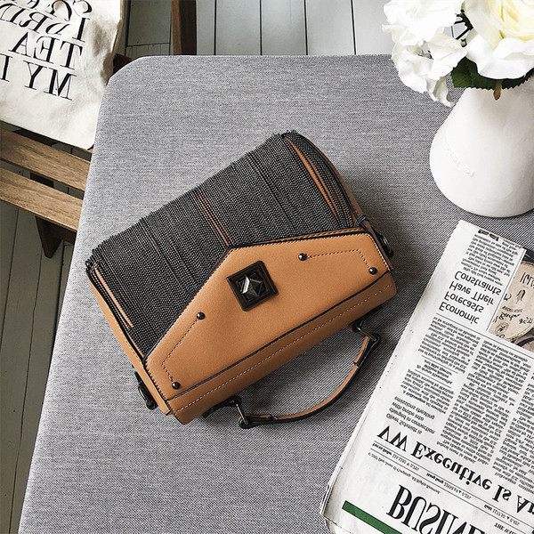 Красива чанта за дамите с метални елементи в три цвята