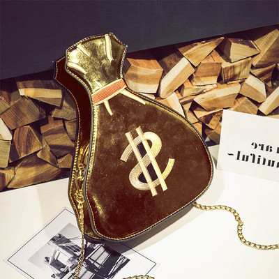 Интересна дамска чанта с бродерия и метална дръжка