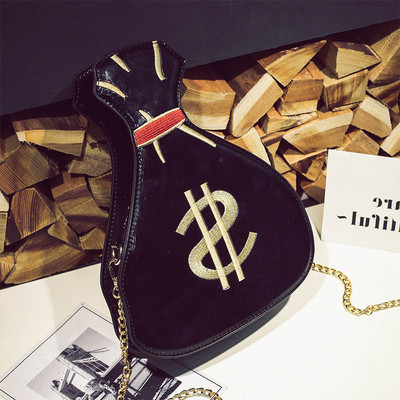 Интересна дамска чанта с бродерия и метална дръжка