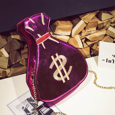 Интересна дамска чанта с бродерия и метална дръжка