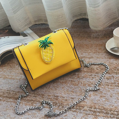 Стилна мини дамска чанта с метална дръжка и декорация ананас