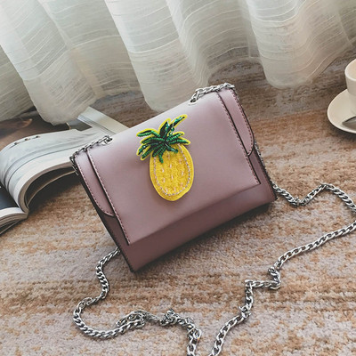 Стилна мини дамска чанта с метална дръжка и декорация ананас