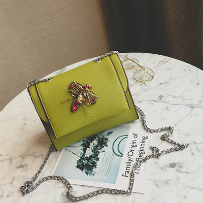 Стилна мини дамска чанта с метална дръжка и декорация ананас