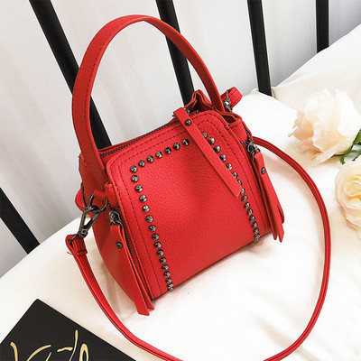 Стилна дамска чанта, подходяща за ежедневие в четири цвята