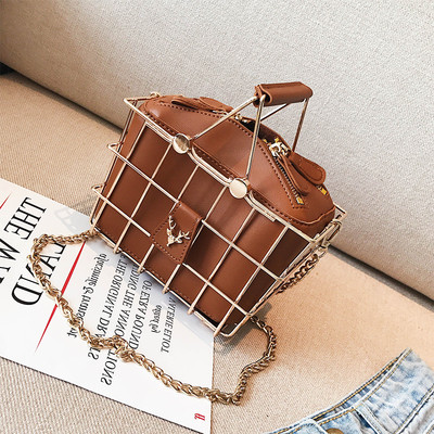 Сладка дамска чанта във формата на кошница с метална дръжка в три цвята