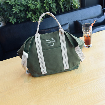 Голяма дамска чанта - много практична с два вида дръжки и надписи