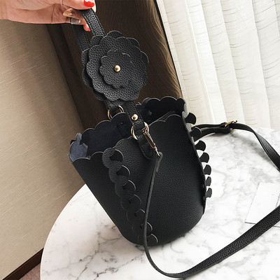 Сладка дамска чанта с декорация цветя в три цвята