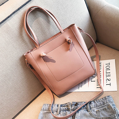 Семпъл модел дамска чанта с два вида дръжки и в няколко цвята