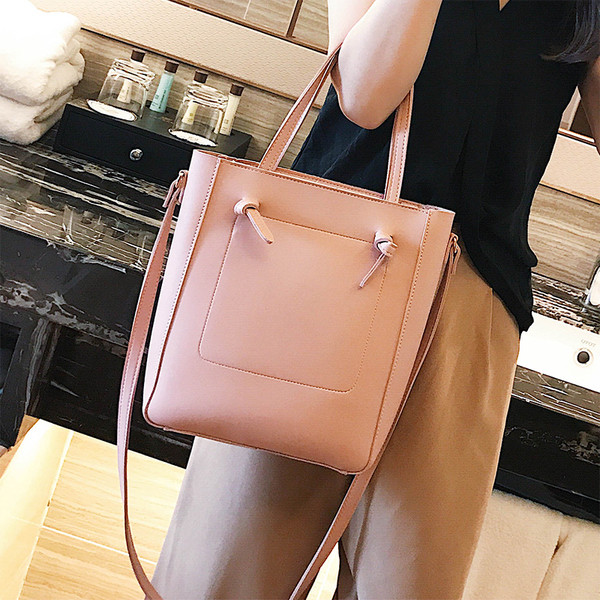 Семпъл модел дамска чанта с два вида дръжки и в няколко цвята