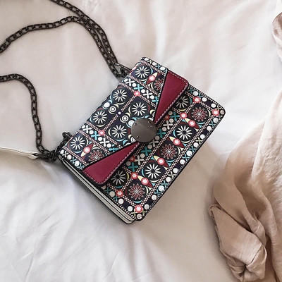 Цветна дамска чанта с метална дръжка в два цвята