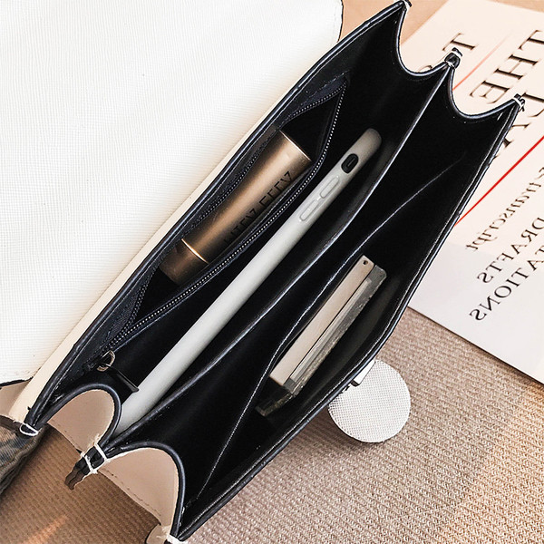 Цветна дамска чанта с метална дръжка в два цвята