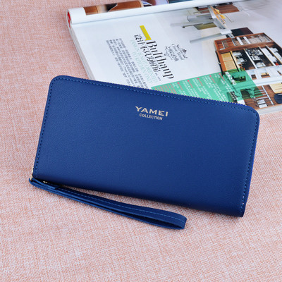 Красив дамски портфейл в няколко цвята с дръжа