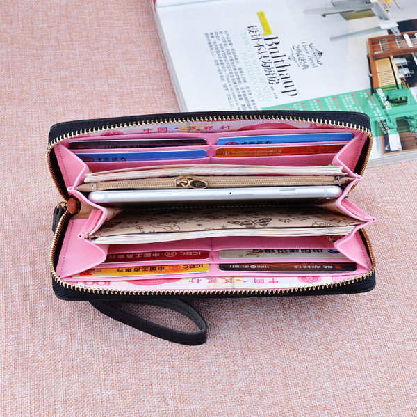 Красив дамски портфейл в няколко цвята с дръжа