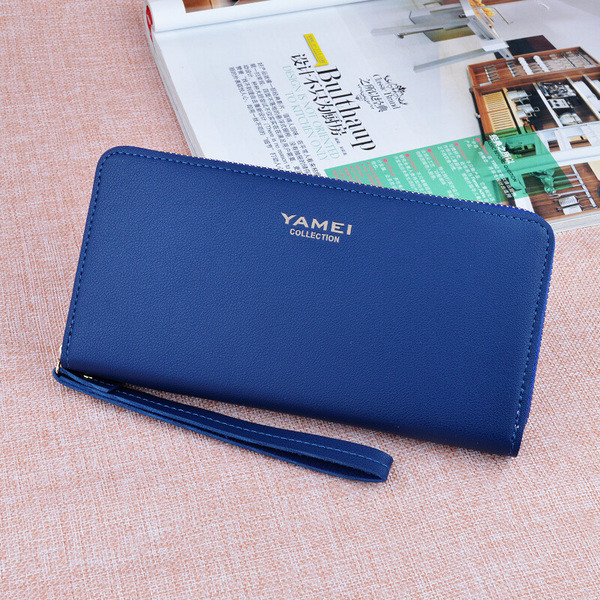 Красив дамски портфейл в няколко цвята с дръжа