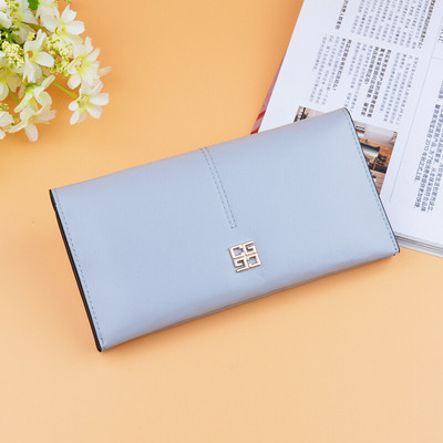 Лъскав дамски портфейл със семпла метална декорация в няколко цвята