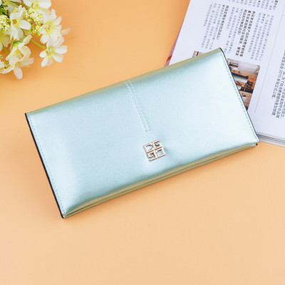 Лъскав дамски портфейл със семпла метална декорация в няколко цвята